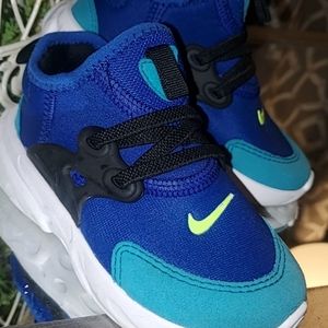 SOLD Nike Toddler Boys Size 8